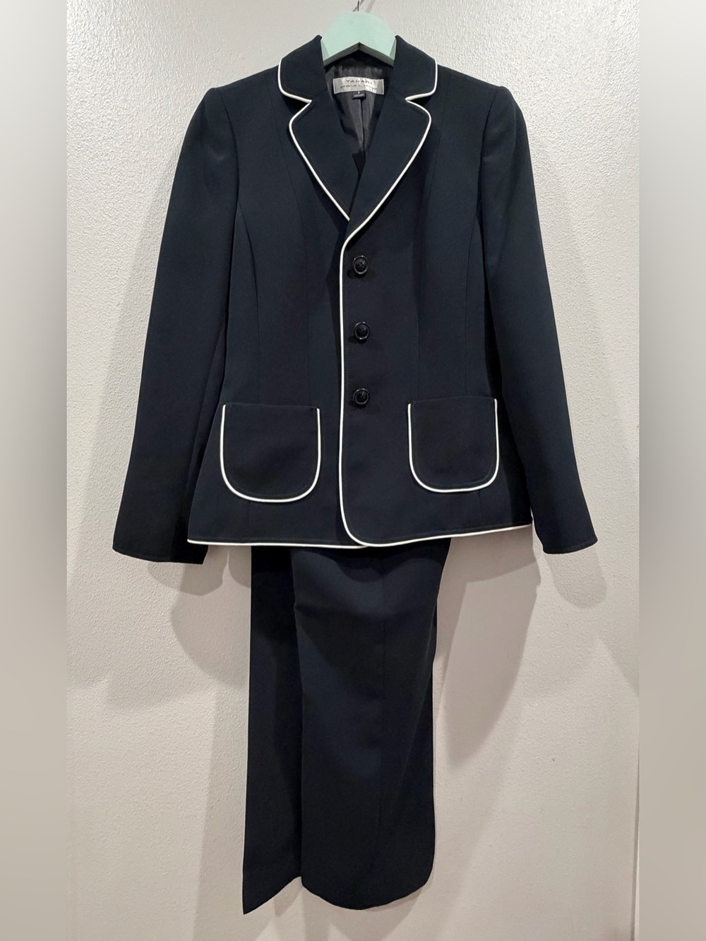 Tailored Navy Blue Two-Piece Pants Suit with White Piping Size 6